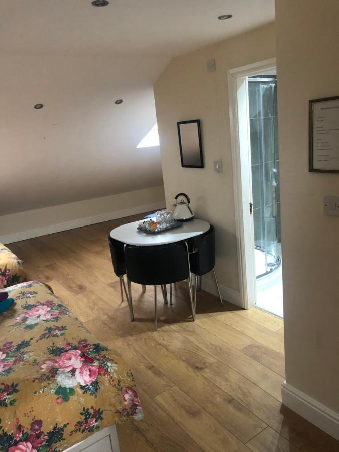 Acomodação com café da manhã  Big Rusholme With Tv And Private Bathroom-parking&wifi *